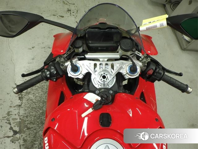 Ducati PANIGALE V4 id 3946948 из Японии 9