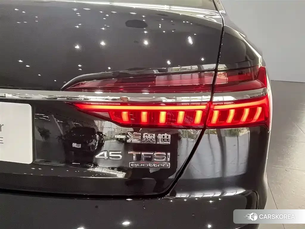 Audi A6L id 4515335 из Китая 9
