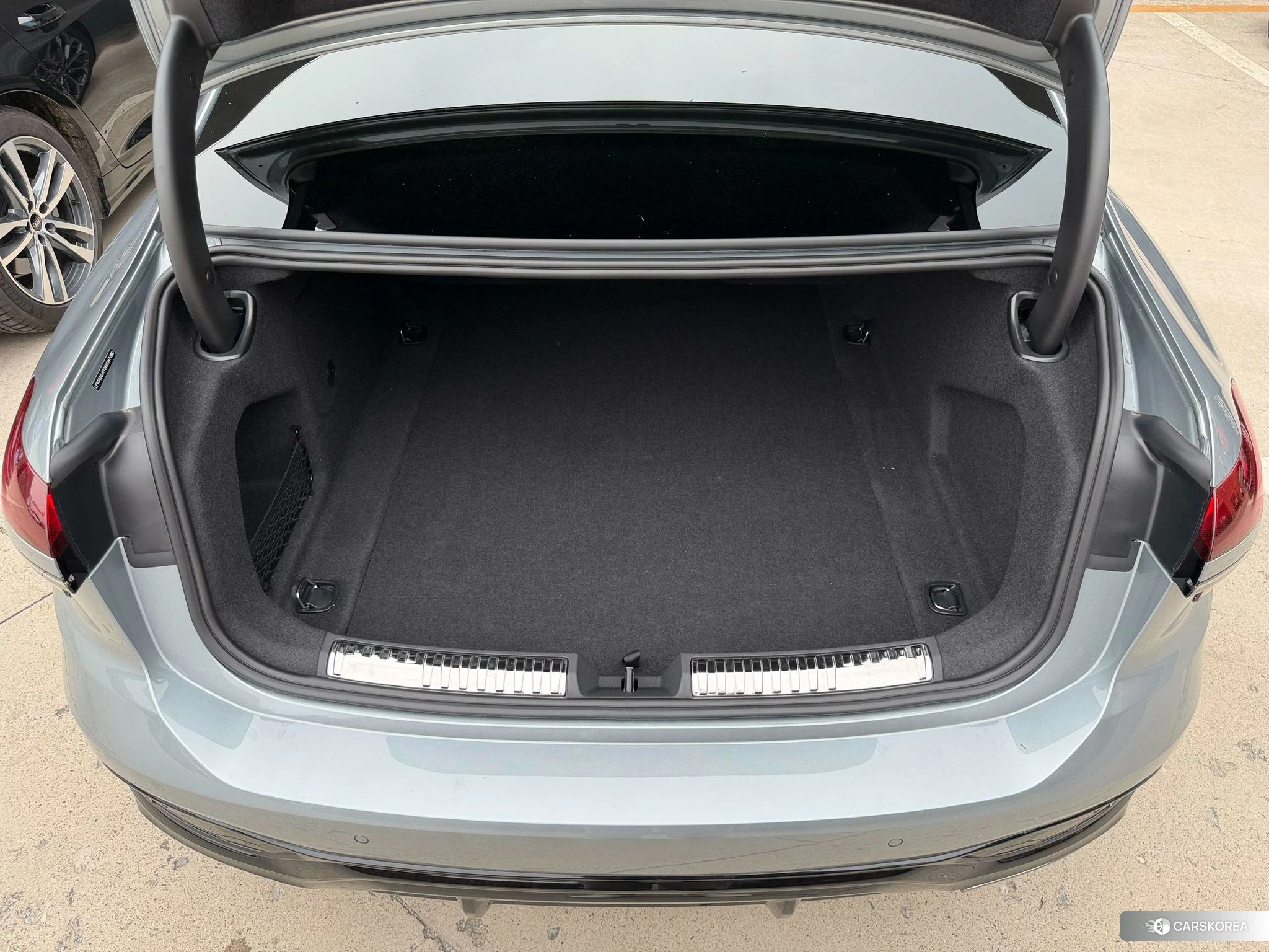 Audi A6L id 4473987 из Китая 9