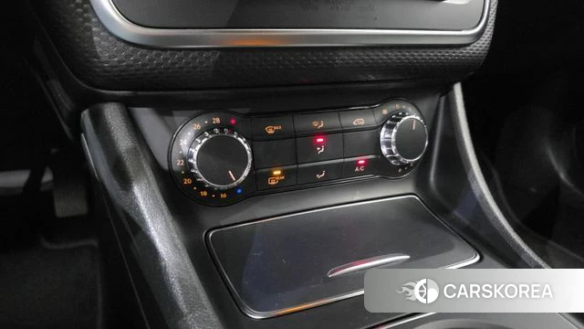 Mercedes-Benz A-Class W176 id 4385098 из Кореи 9