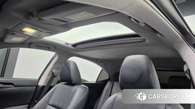 Lexus New ES300h id 3937263 из Кореи 9