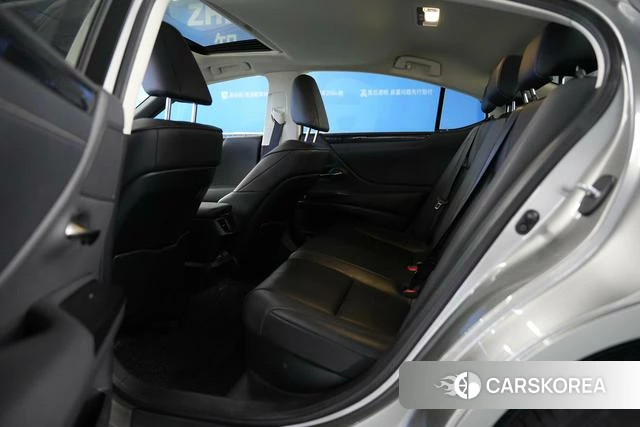 Lexus ES id 4240266 из Китая 9