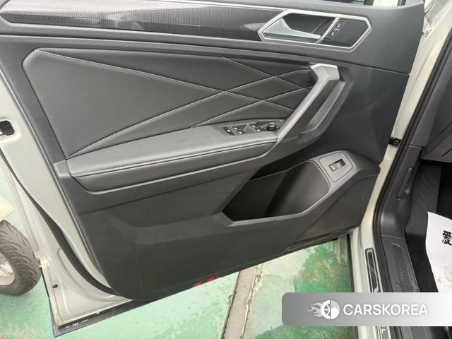 Volkswagen Tiguan L id 4217539 из Китая 9