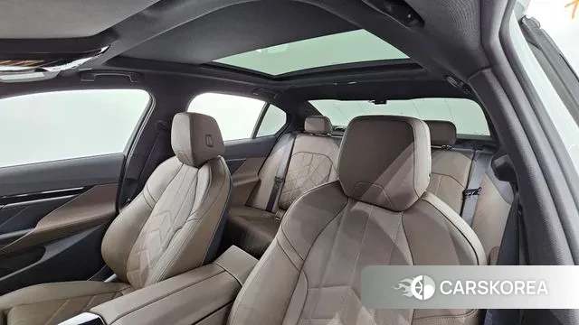 BMW 5 Series (G60) id 3420127 из Кореи 9