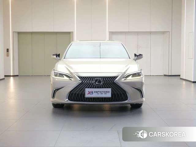 Lexus ES id 4368407 из Китая 9