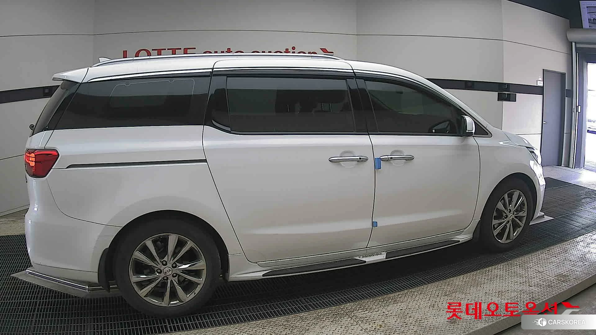 Kia Carnival id 4289554 из Кореи 9