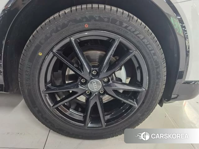 Audi Q2L id 4208809 из Китая 9