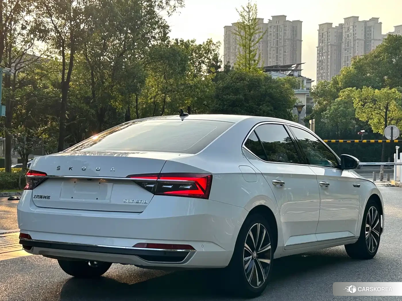 Skoda Superb id 4681186 из Китая 9