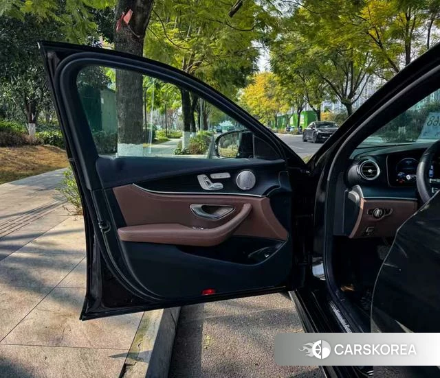 Mercedes-Benz E-class id 3896169 из Китая 9