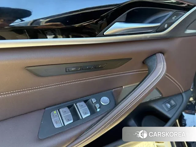 BMW 5 Series (G30) id 3348232 из Кореи 9