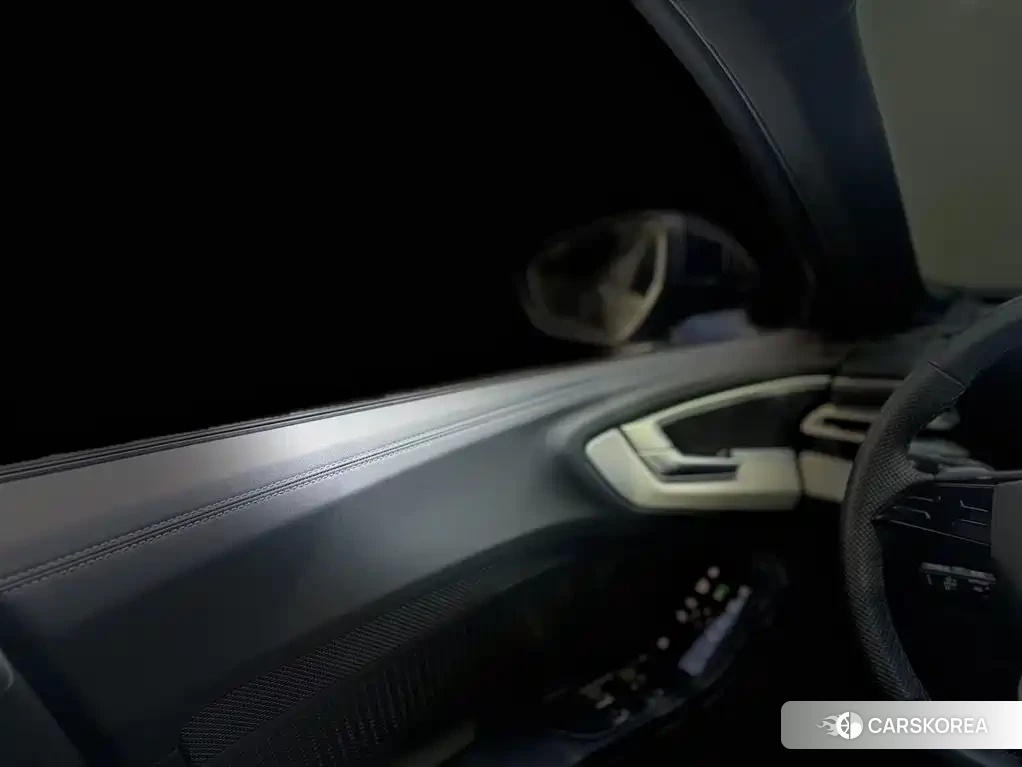 Audi A5L id 4576427 из Китая 9