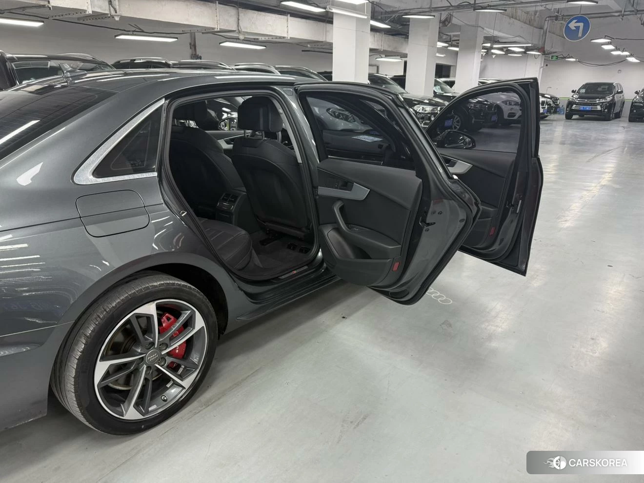 Audi A4L id 4461398 из Китая 9