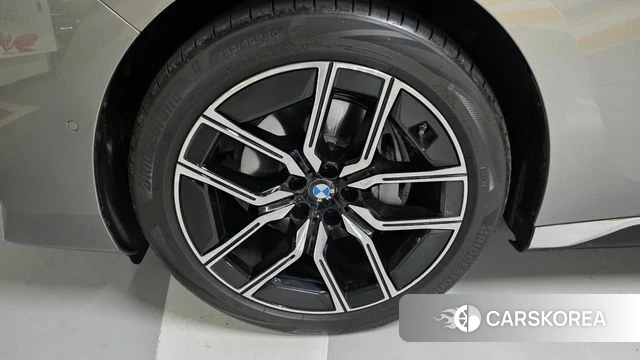 BMW 7 Series (G70) id 3825664 из Кореи 9