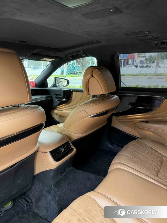 Lexus LS id 4333910 из Китая 9