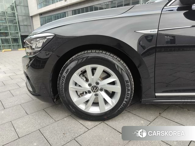 Volkswagen Passat PHEV id 4260222 из Китая 9