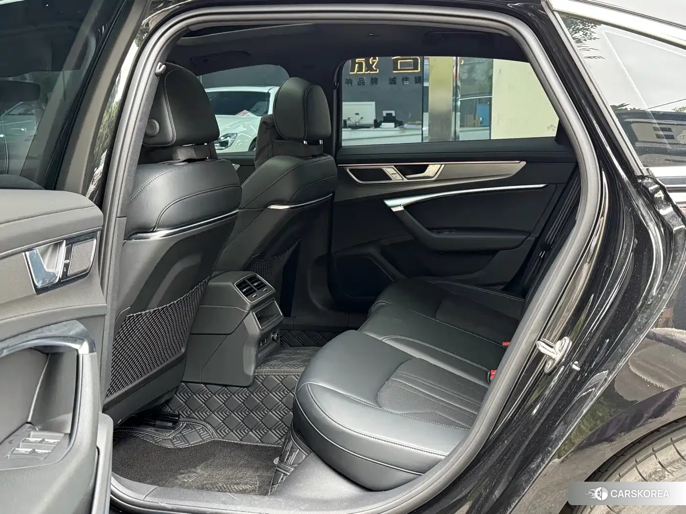 Audi A6L id 4679755 из Китая 9
