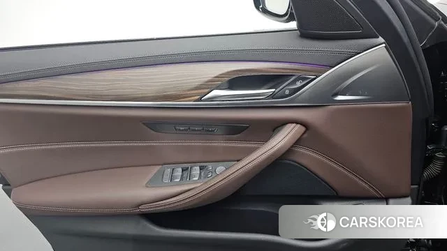 BMW 5 Series (G30) id 3401840 из Кореи 9