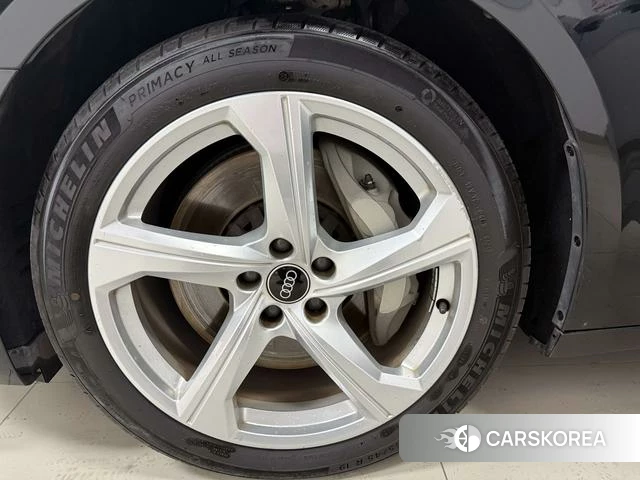 Audi A6L id 4279246 из Китая 9