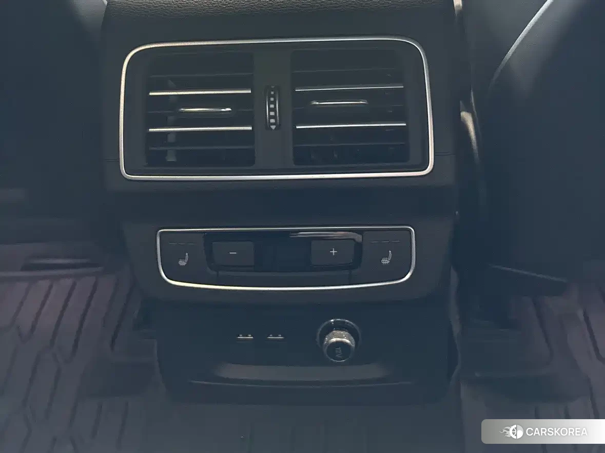 Audi Q5L id 4629598 из Китая 9