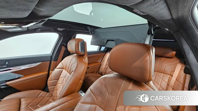 BMW 7 Series (G70) id 3841829 из Кореи 9