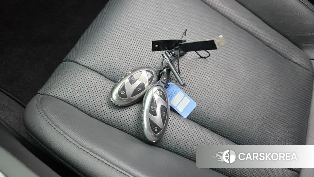 Hyundai Grandeur (GN7) id 3914475 из Кореи 9