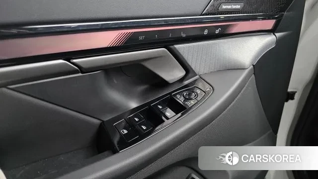 BMW 5 Series (G60) id 3695933 из Кореи 9