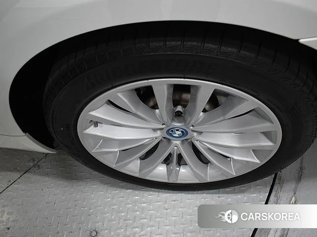 BMW 5 Series (G30) id 4893936 из Кореи 9