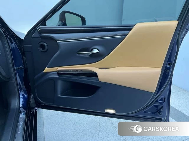 Lexus ES id 4353643 из Китая 9