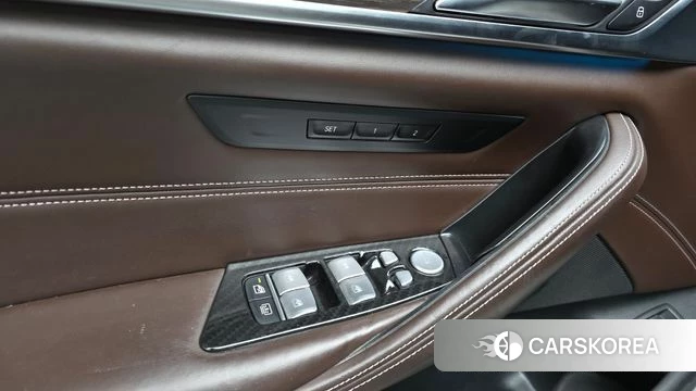 BMW 5 Series (G30) id 4502824 из Кореи 9