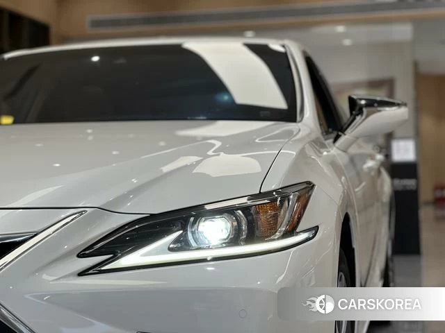 Lexus ES id 4262152 из Китая 9