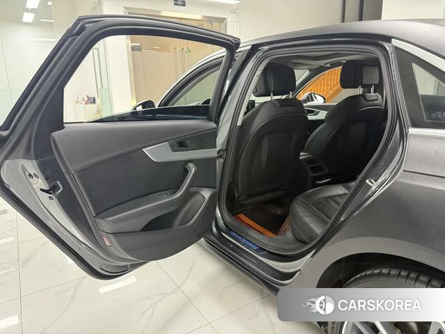 Audi A4L id 4307706 из Китая 9