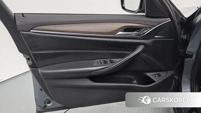 BMW 5 Series (G30) id 3445117 из Кореи 9