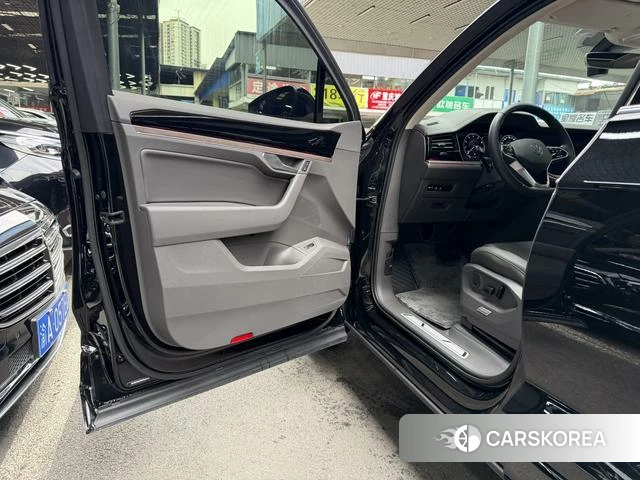 Volkswagen Touareg id 4271071 из Китая 9