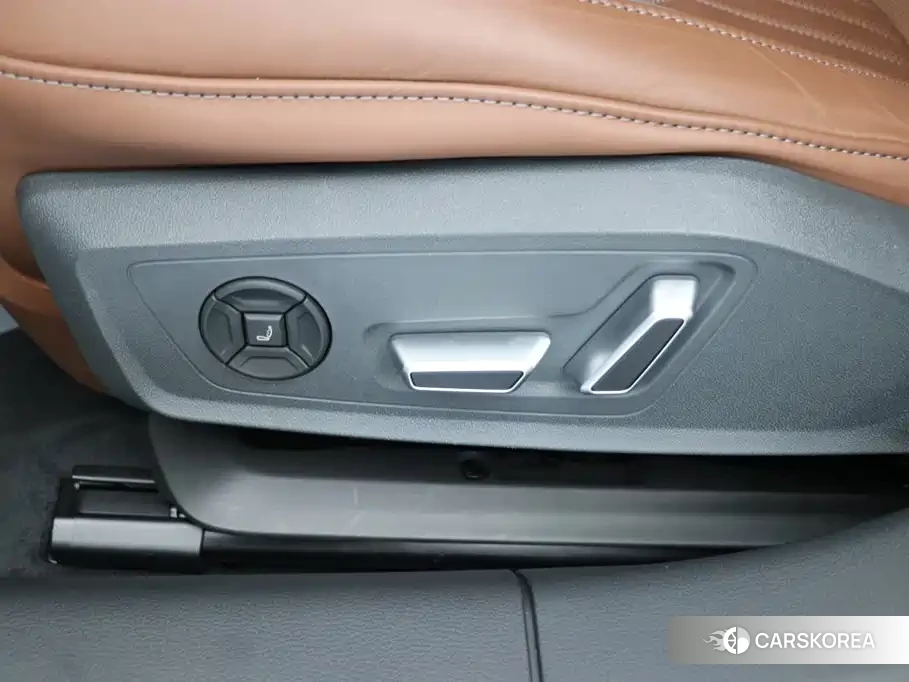 Audi A7L id 4601926 из Китая 9