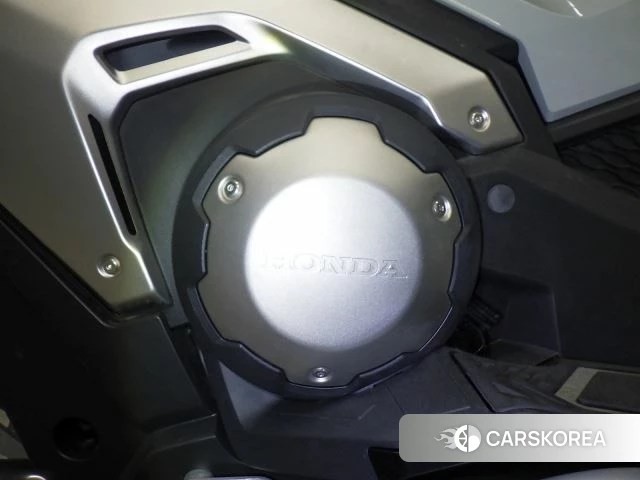 Honda X-ADV 750 id 3950108 из Японии 9