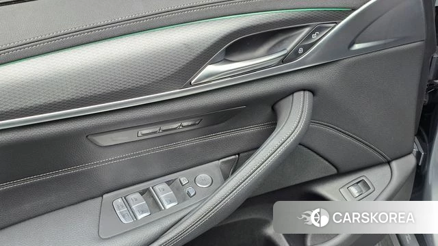 BMW 5 Series (G30) id 4715893 из Кореи 9