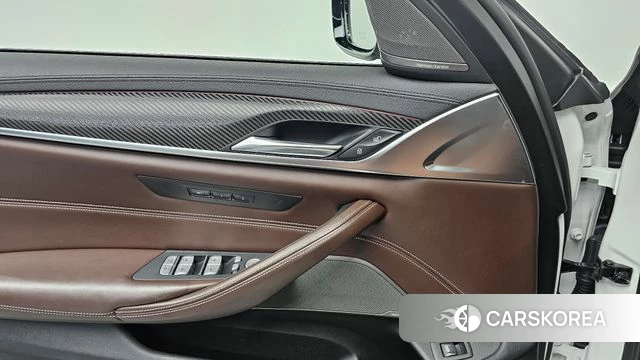 BMW 5 Series (G30) id 4836849 из Кореи 9