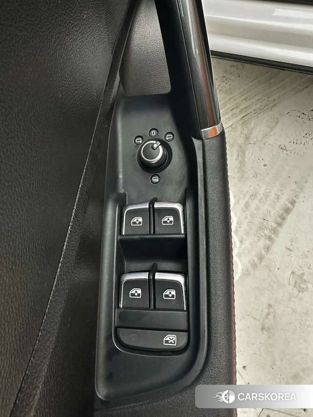 Audi Q2L id 4348396 из Китая 9