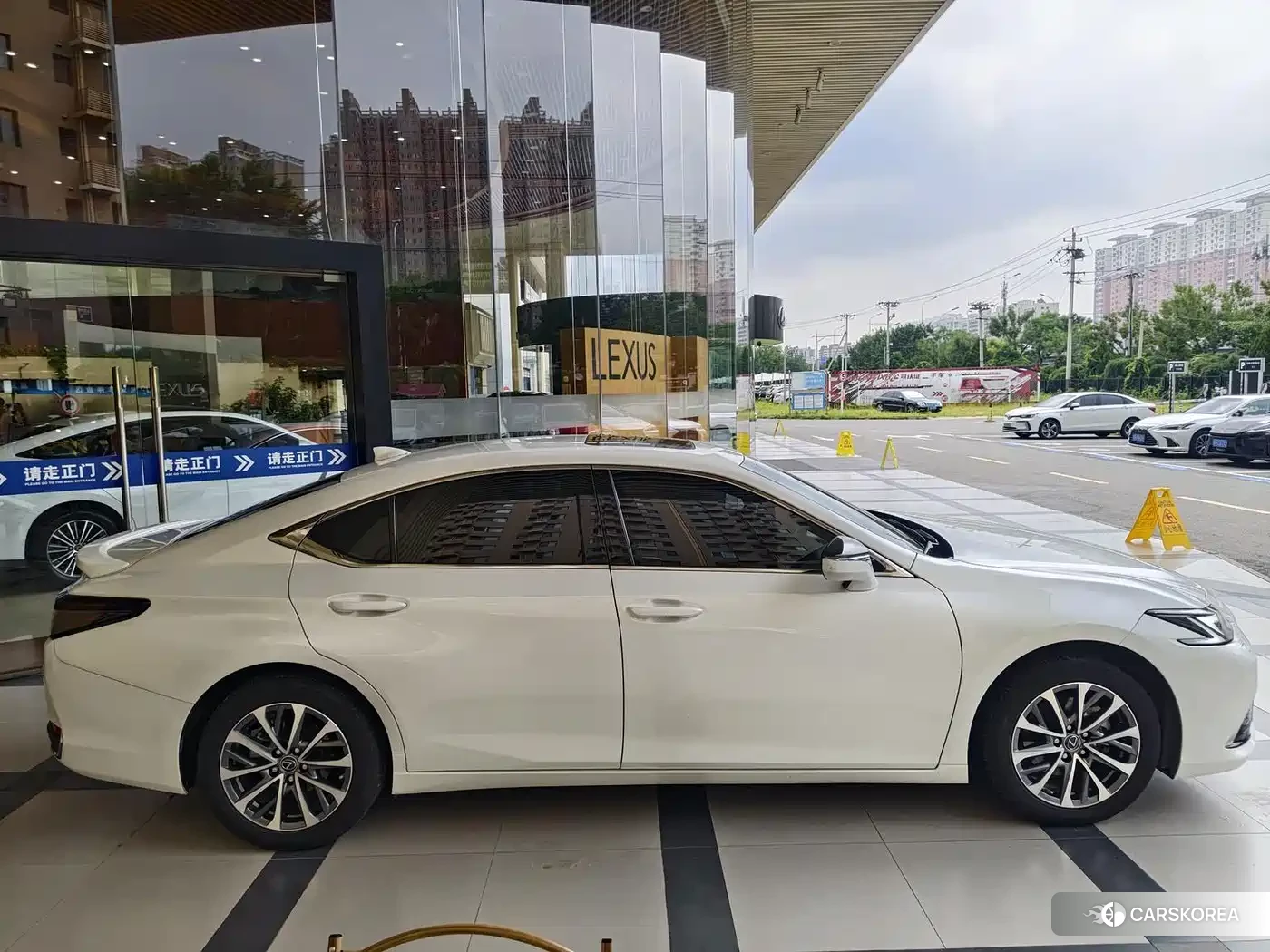 Lexus ES id 4669337 из Китая 9