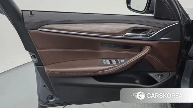 BMW 5 Series (G30) id 3535699 из Кореи 9