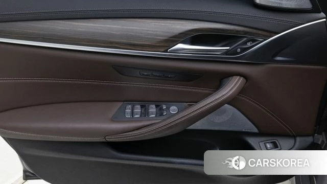 BMW 5 Series (G30) id 3898499 из Кореи 9