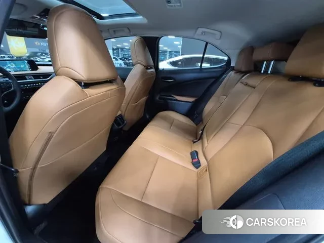 Lexus UX250h id 3561604 из Кореи 9