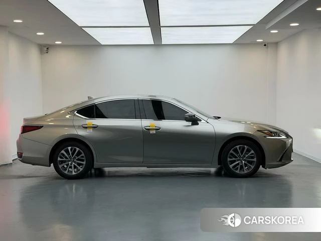 Lexus ES id 4238576 из Китая 9