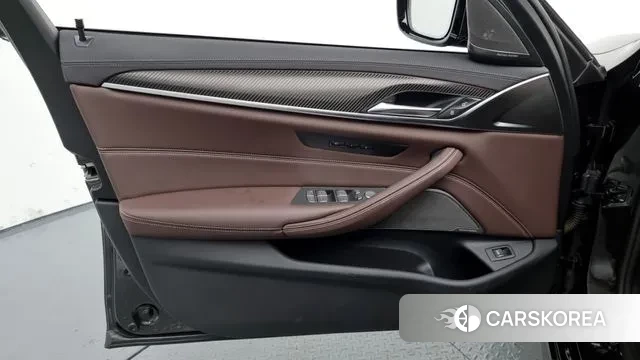 BMW 5 Series (G30) id 2984303 из Кореи 9