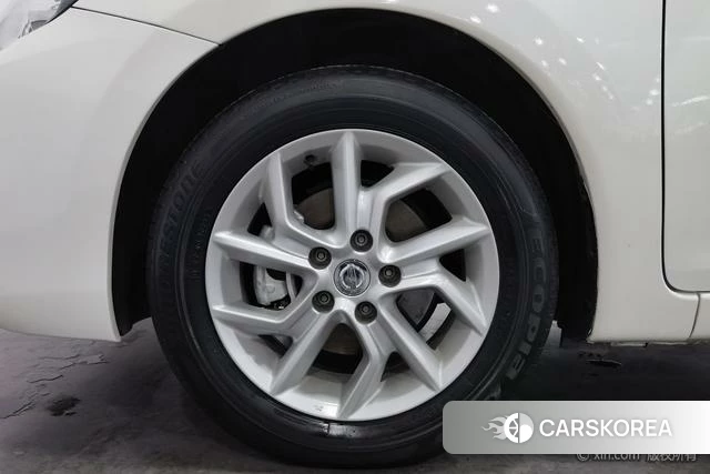 Nissan TIIDA id 4262453 из Китая 9