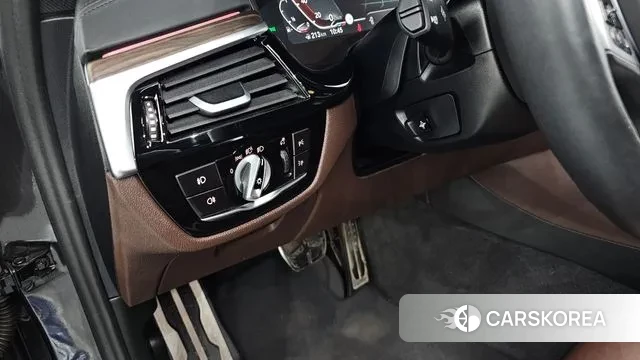 BMW 5 Series (G30) id 2891124 из Кореи 9