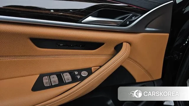 BMW 5 Series (G30) id 3482917 из Кореи 9