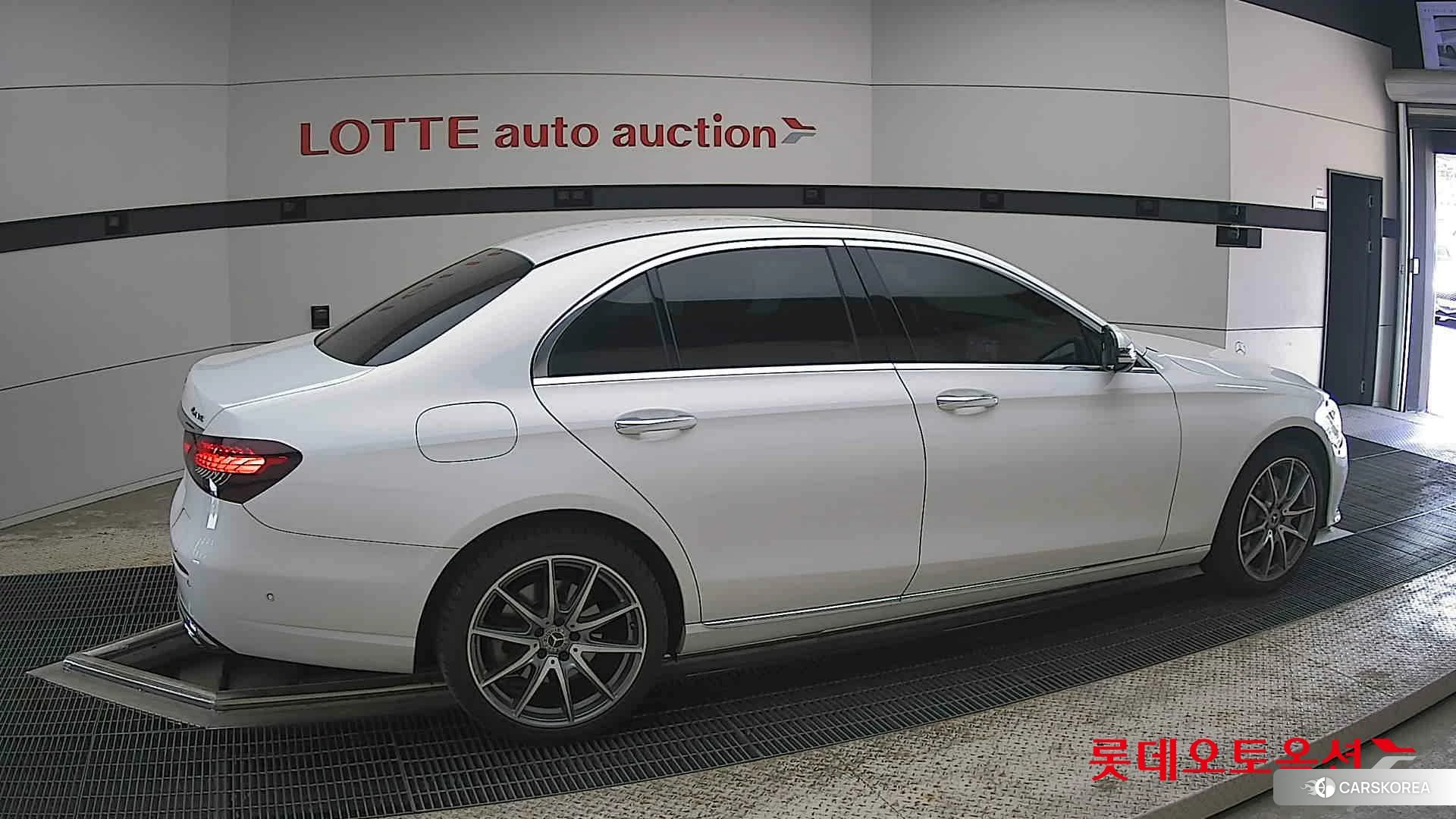 Mercedes-Benz Mercedes-Benz E300 e 4MATIC id 4289668 из Кореи 9