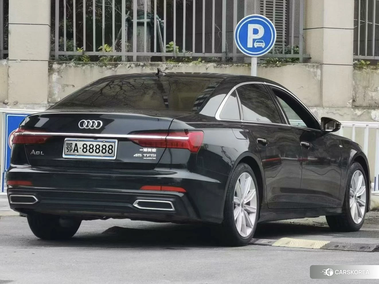 Audi A6L id 4492917 из Китая 9