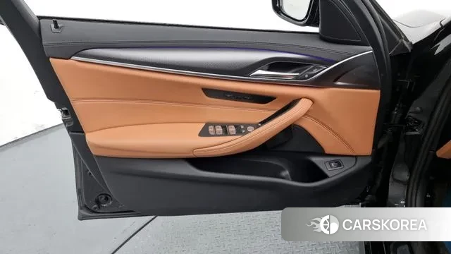 BMW 5 Series (G30) id 2974664 из Кореи 9